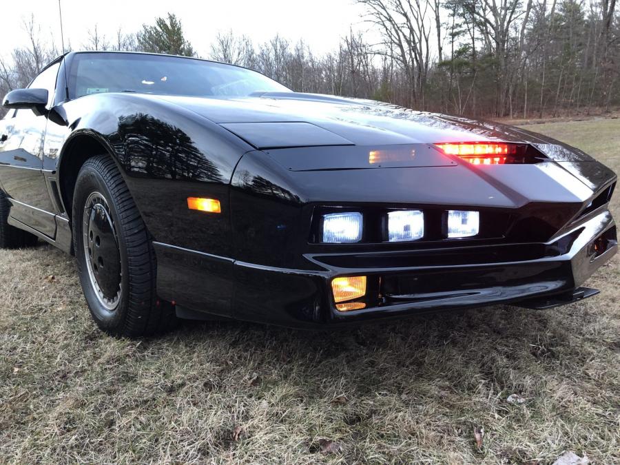 Детали экстерьера Pontiac Firebird Trans Am GTA KITT Tribute 1987 года  (фото 32 из 78)